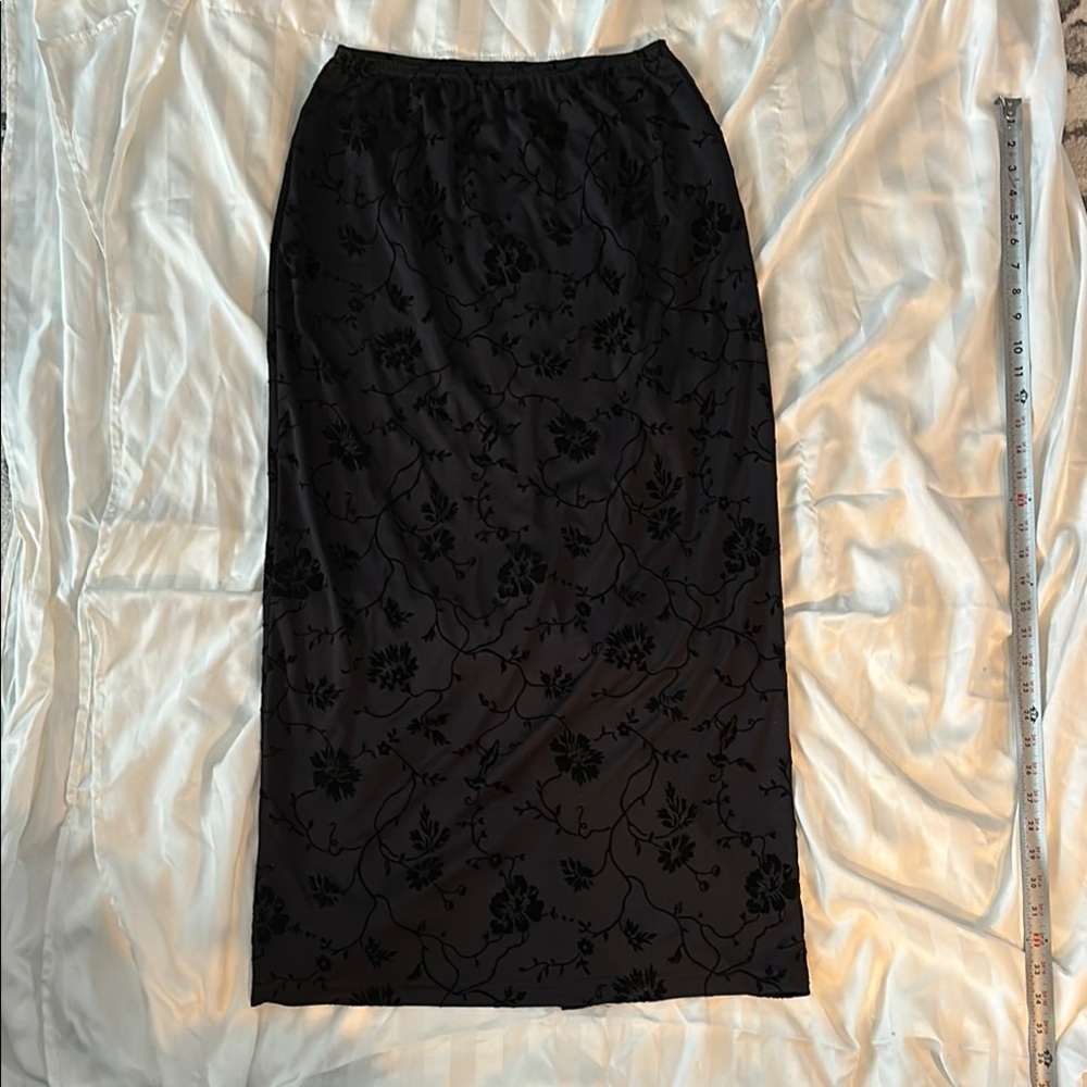 Chic Black Floral Maxi Skirt